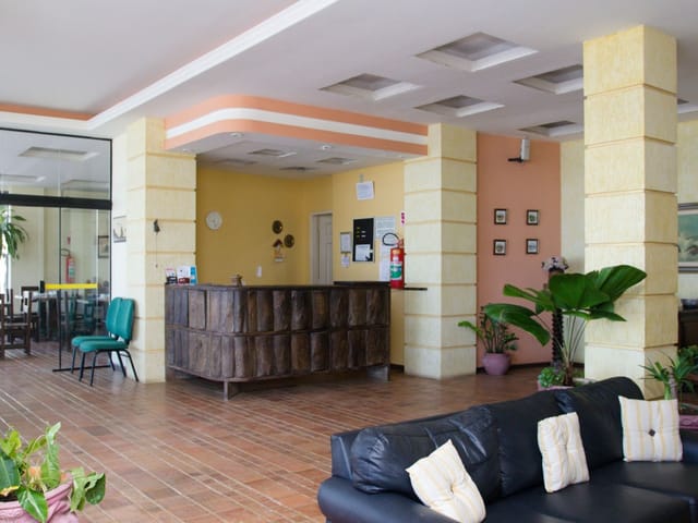 Hotel com 1421m² 40 quartos e 45 banheiros, à venda, no bairro Praia do Pecado em Macaé