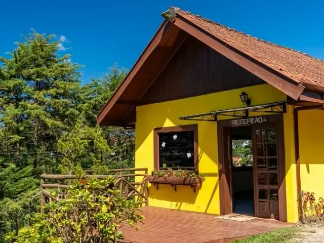 Hotel com 1185m² 13 quartos e 13 banheiros, à venda, no bairro Recanto das Araucárias em Campos do Jordão