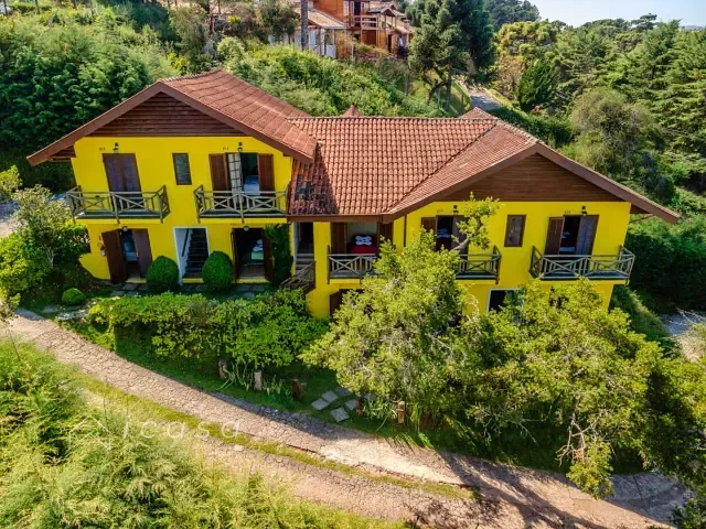 Hotel com 1185m² 13 quartos e 13 banheiros, à venda, no bairro Recanto das Araucárias em Campos do Jordão