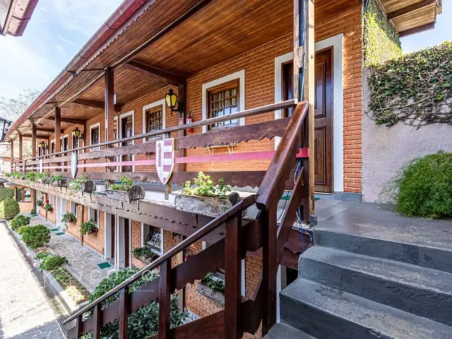 Hotel com 1800m² 15 quartos e 15 banheiros, à venda, no bairro Vila Abernéssia em Campos do Jordão