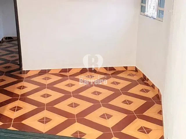 Casa 2 quartos e 1 banheiro, para alugar, no bairro Mineirão em Belo Horizonte