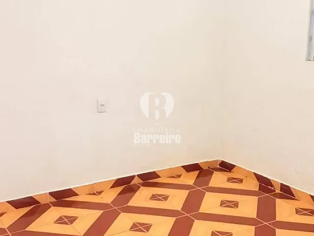Casa 2 quartos e 1 banheiro, para alugar, no bairro Mineirão em Belo Horizonte