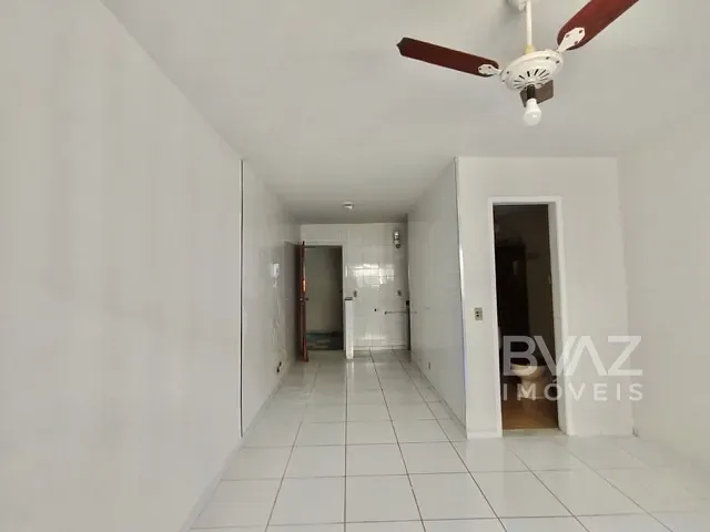 Kitnet 1 quarto e 1 banheiro, à venda, no bairro Centro em Cabo Frio