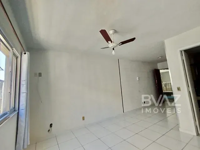 Kitnet 1 quarto e 1 banheiro, à venda, no bairro Centro em Cabo Frio