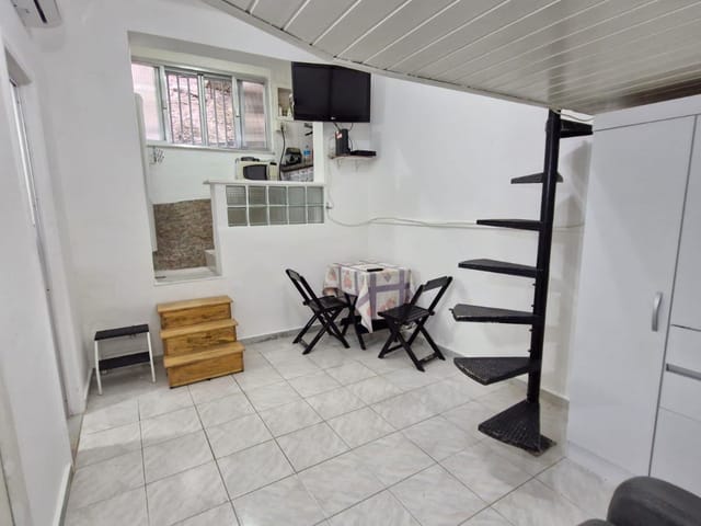 Foto do Kitnet - Apartamento à venda em excelente localização na Urca, Rio de Janeiro, RJ por R$ 350.000,00 | Henrique Martins
