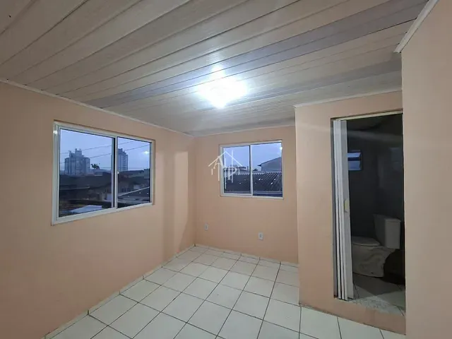 Kitnet 1 quarto e 1 banheiro, para alugar, no bairro São Vicente em Itajaí