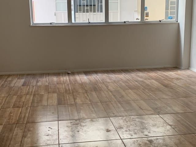 Kitnet 1 quarto e 1 banheiro, para alugar, no bairro Centro em Juiz de Fora