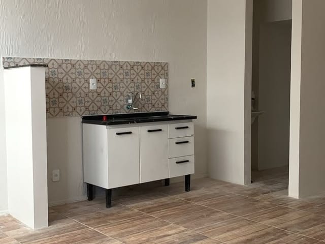 Kitnet 1 quarto e 1 banheiro, para alugar, no bairro Centro em Juiz de Fora