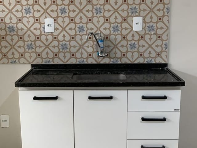 Kitnet 1 quarto e 1 banheiro, para alugar, no bairro Centro em Juiz de Fora