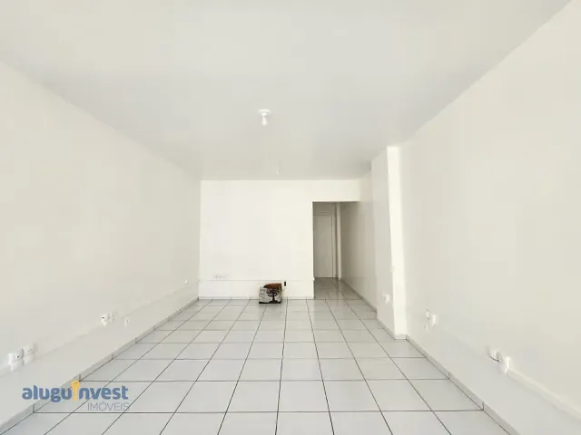 Kitnet 1 quarto e 1 banheiro, para alugar, no bairro Centro em Florianópolis