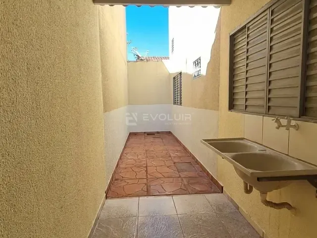 Kitnet 2 quartos e 1 banheiro, para alugar, no bairro Setor Garavelo em Goiânia