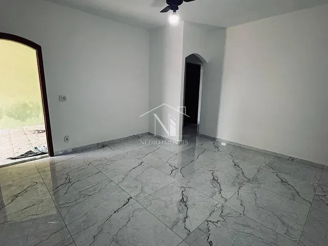 Casa 2 quartos e 1 banheiro, para alugar, no bairro Centro em Maricá