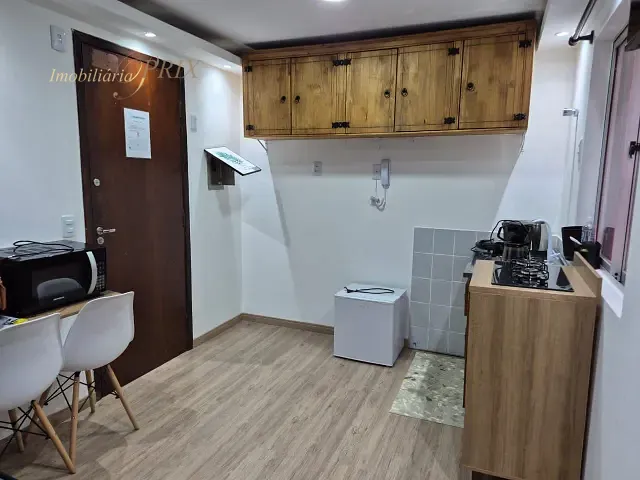 Kitnet com 23m² 1 quarto e 1 banheiro, para alugar, no bairro Centro em Curitiba