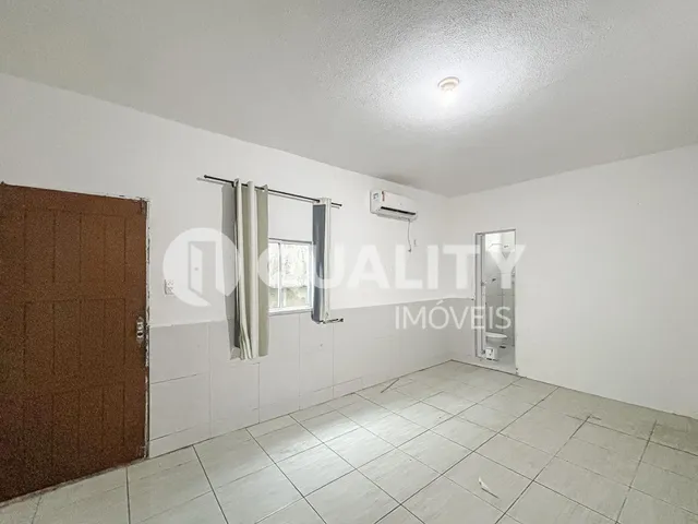 Kitnet 1 quarto e 1 banheiro, para alugar, no bairro Granja Portugal em Fortaleza