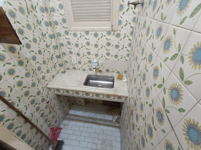 Kitnet 1 quarto e 1 banheiro, à venda, no bairro Copacabana em Rio de Janeiro