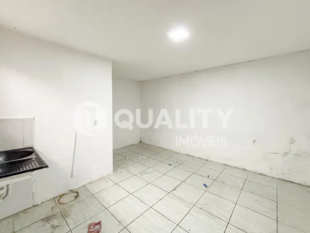 Kitnet 1 quarto e 1 banheiro, para alugar, no bairro Granja Portugal em Fortaleza