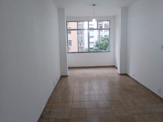 Foto do Apartamento - COPACABANA - ÓTIMO CONJUGADO COM QUADRA DA PRAIA DE COPACABANA, DIVISA COM O LEME: 30M² NA AVENIDA PRADO JUNIOR – COPACABANA! | Hilmar
