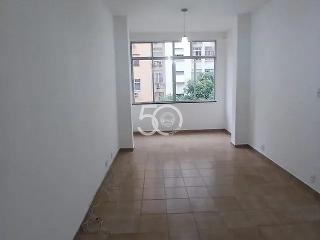 Kitnet 1 quarto e 1 banheiro, para alugar, no bairro Copacabana em Rio de Janeiro