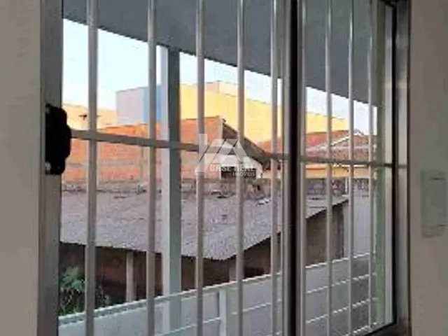 Kitnet 1 quarto e 1 banheiro, à venda, no bairro Uvaranas em Ponta Grossa