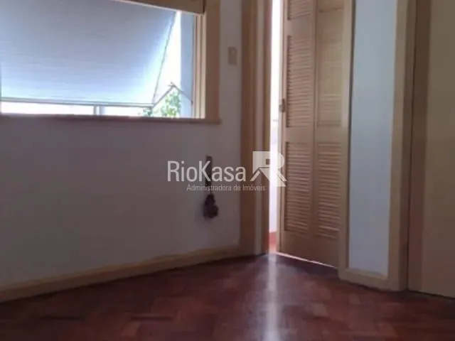 Kitnet 1 quarto e 1 banheiro, à venda, no bairro Copacabana em Rio de Janeiro