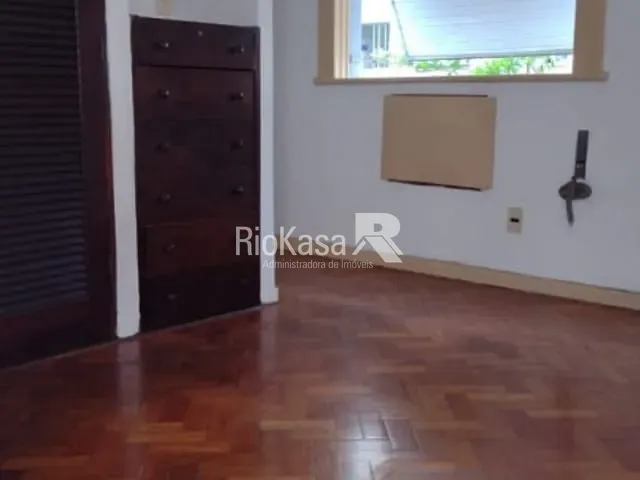 Kitnet 1 quarto e 1 banheiro, à venda, no bairro Copacabana em Rio de Janeiro