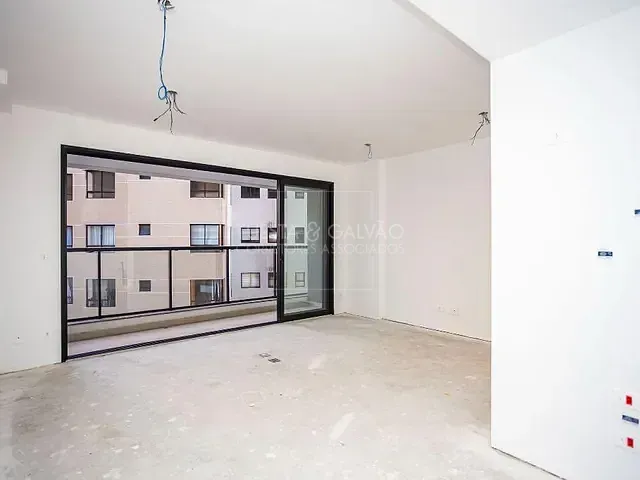 Kitnet com 33m² 1 quarto e 1 banheiro, à venda, no bairro Cristo Rei em Curitiba