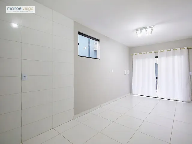 Kitnet 2 quartos e 1 banheiro, para alugar, no bairro Capão Raso em Curitiba