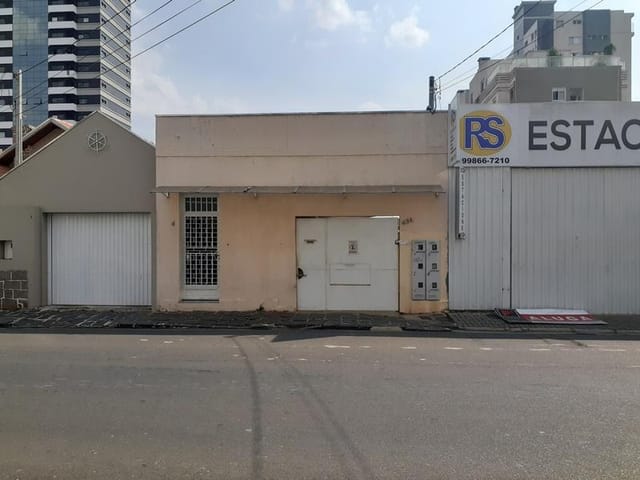 Kitnet com 1 dormitório para alugar no Centro.