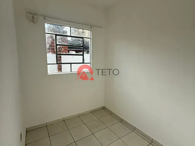 Kitnet 1 quarto e 1 banheiro, para alugar, no bairro Zona 06 em Maringá