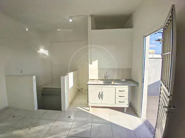 Kitnet com 250m² 1 quarto e 1 banheiro, para alugar, no bairro Vila Santa Maria em São Paulo