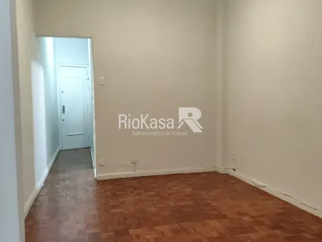 Kitnet 1 quarto e 1 banheiro, para alugar, no bairro Copacabana em Rio de Janeiro