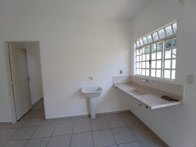 Kitnet com 200m² 1 quarto e 1 banheiro, para alugar, no bairro Centro em São João da Boa Vista