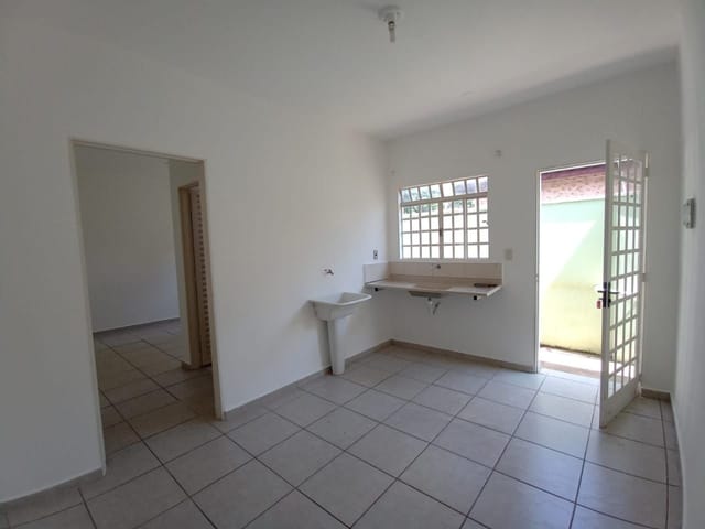 Kitnet com 200m² 1 quarto e 1 banheiro, para alugar, no bairro Centro em São João da Boa Vista