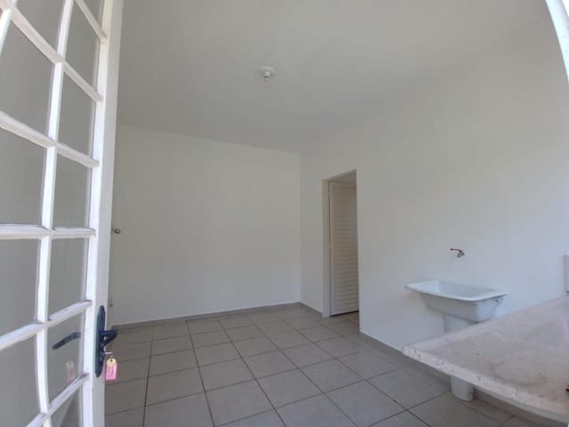Kitnet com 200m² 1 quarto e 1 banheiro, para alugar, no bairro Centro em São João da Boa Vista