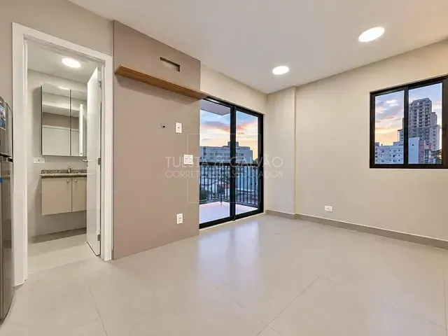 Kitnet com 21m², à venda, no bairro Novo Mundo em Curitiba
