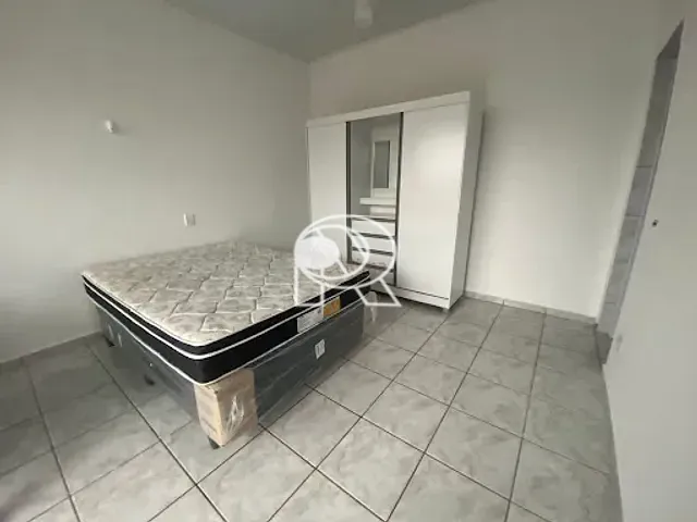 Kitnet para alugar, no bairro Centro em Registro