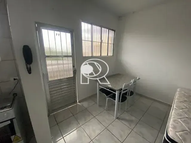Kitnet para alugar, no bairro Centro em Registro
