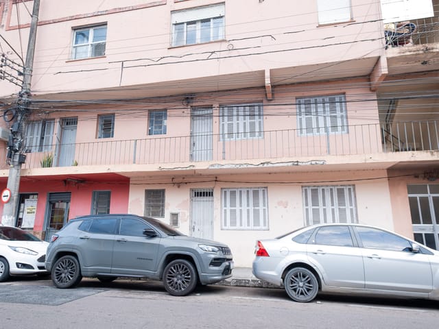 Apartamento 1 quarto e 2 banheiros, para alugar, no bairro Centro em Pelotas