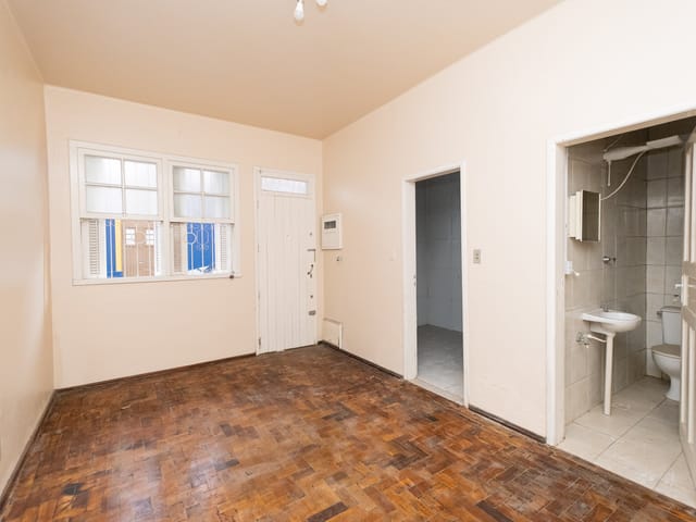 Apartamento 1 quarto e 2 banheiros, para alugar, no bairro Centro em Pelotas