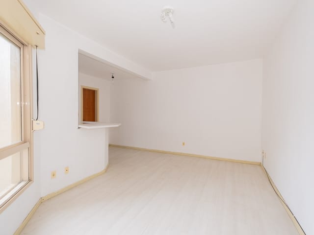 Kitnet 1 quarto e 1 banheiro, para alugar, no bairro Centro em Pelotas