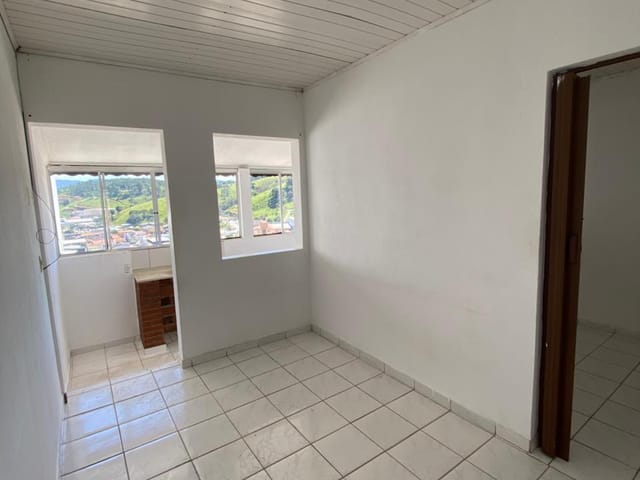 Kitnet 1 quarto e 1 banheiro, para alugar, no bairro Parque dos Pássaros em Extrema