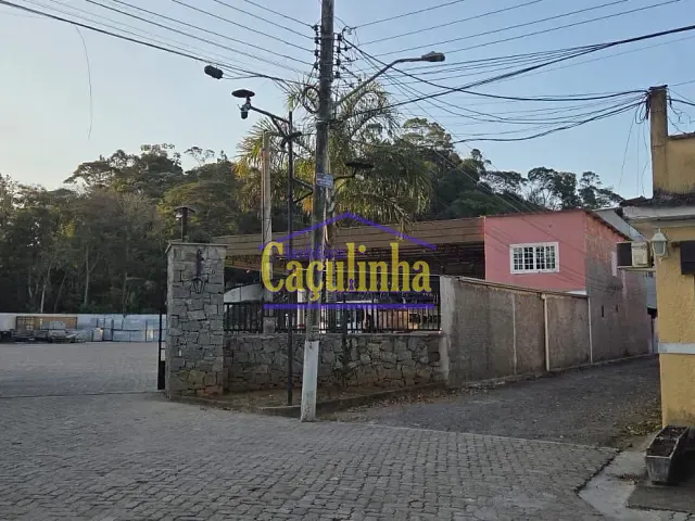 Kitnet com 30m², para alugar, no bairro Ipiabas em Barra do Piraí