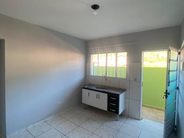 Kitnet 1 quarto e 1 banheiro, para alugar, no bairro Centro em Extrema