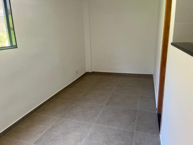 Kitnet 1 quarto e 1 banheiro, para alugar, no bairro Alto da Serra em Petrópolis