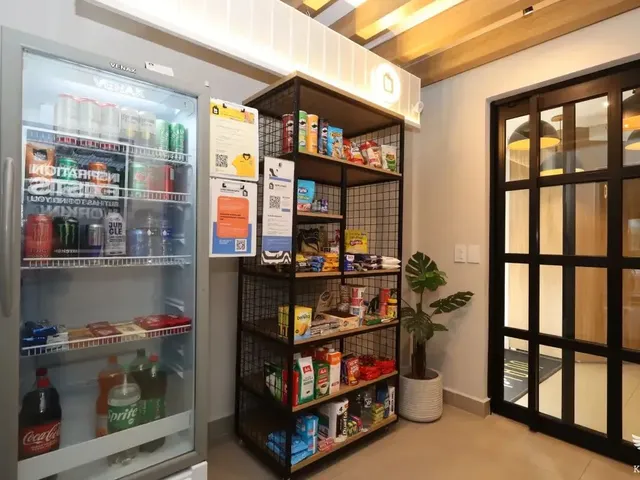 Kitnet 1 quarto e 1 banheiro, à venda, no bairro Mercês em Curitiba