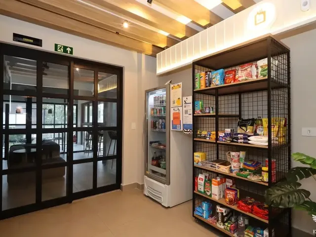 Kitnet 1 quarto e 1 banheiro, à venda, no bairro Mercês em Curitiba