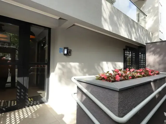 Kitnet 1 quarto e 1 banheiro, à venda, no bairro Mercês em Curitiba