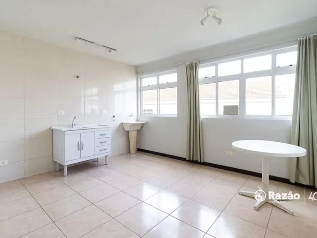 Kitnet 1 quarto e 1 banheiro, para alugar, no bairro Bacacheri em Curitiba
