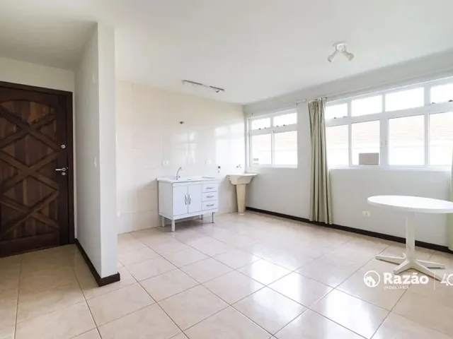 Kitnet 1 quarto e 1 banheiro, para alugar, no bairro Bacacheri em Curitiba