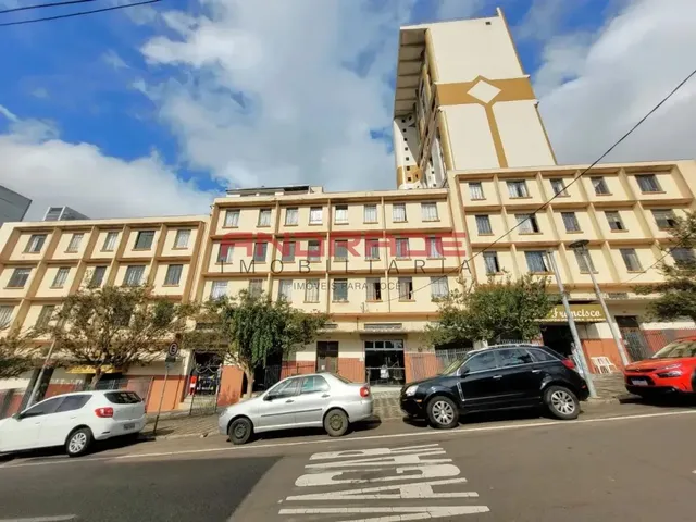 Kitnet 1 quarto e 1 banheiro, à venda, no bairro São Francisco em Curitiba